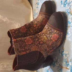 Spring step L'Artiste floral booties